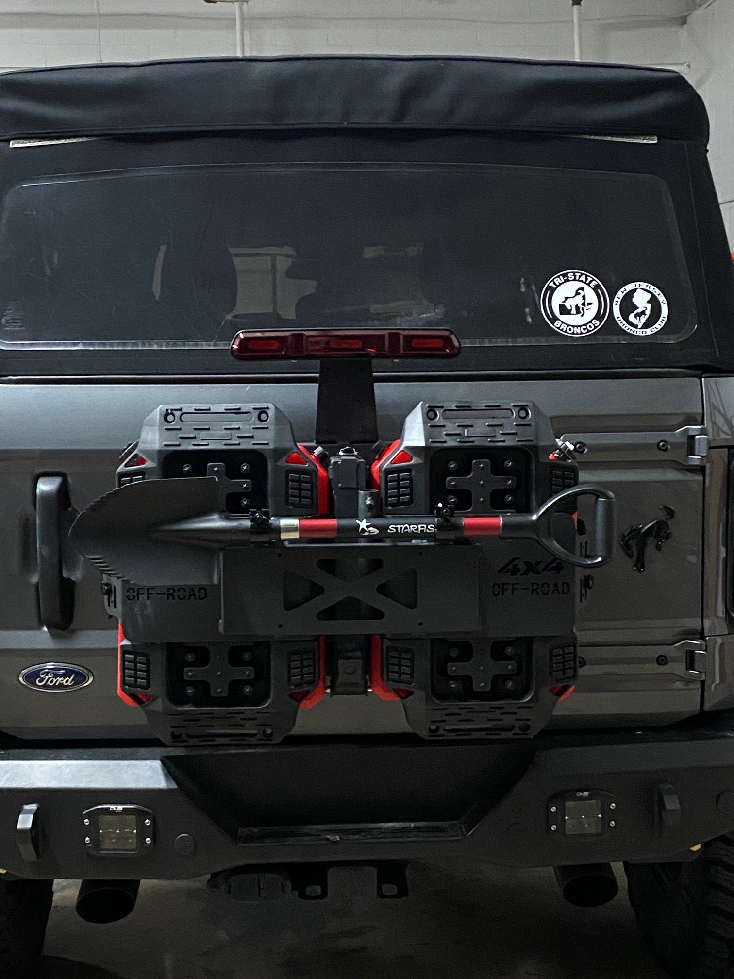 Tailgate mounted off road support system